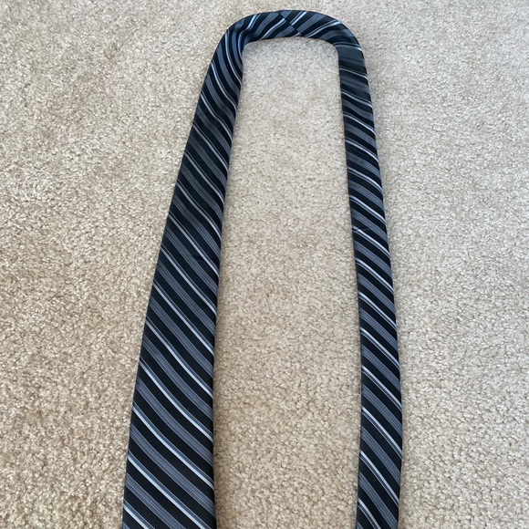Van Heusen Men’s Neck Tie - Picture 2 of 5